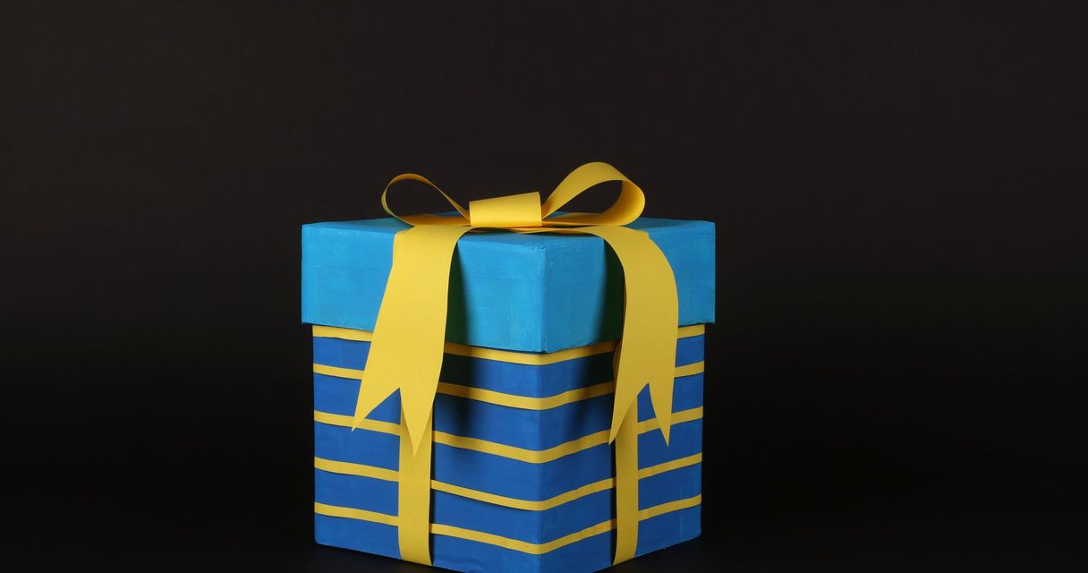 What Is PackDraw? Complete 2026 Mystery Pack Site Guide — PackDrawInsider branded hero
